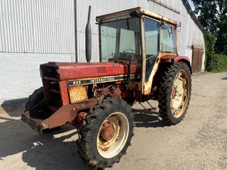 Tracteur agricole International Harvester 845 - 2