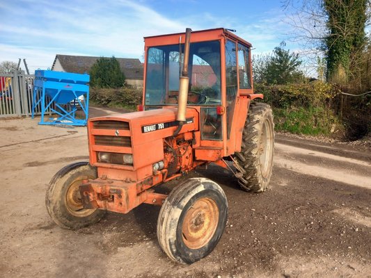 Tracteur agricole Renault 751 - 1
