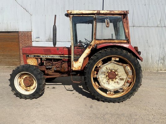 Tracteur agricole International Harvester 845 - 1