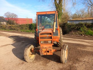 Tracteur agricole Renault 751 - 6