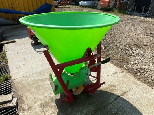 Distributeur d'engrais NC 350L PR - 1